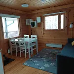 Apteekkarinmoekki 木屋 *